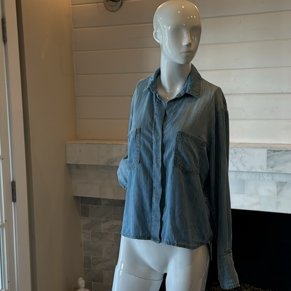 Bella Dahl Split Back Button Down Chambray Shirt Medium Ombré Wash Size Small - Picture 3 of 14